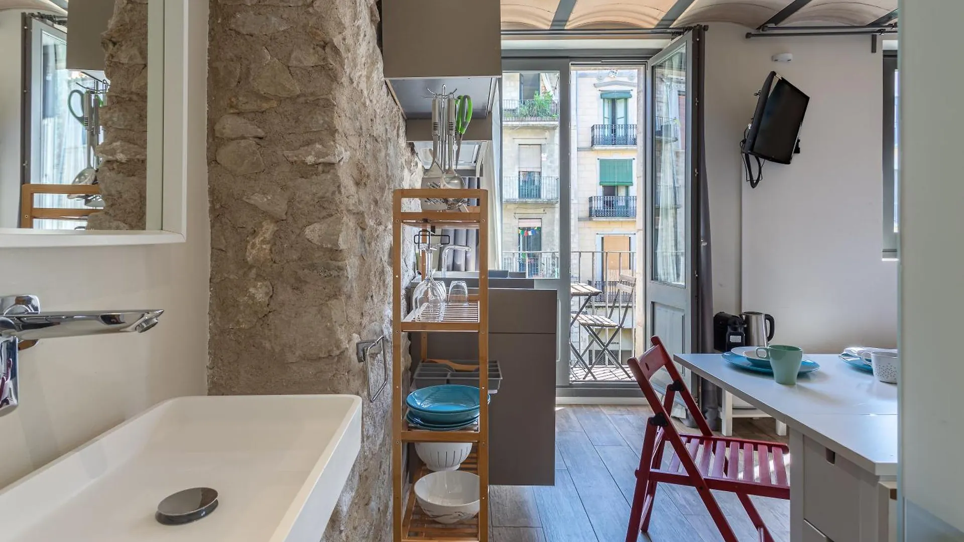 Apt 5 Limon Girona 0*,  Spain