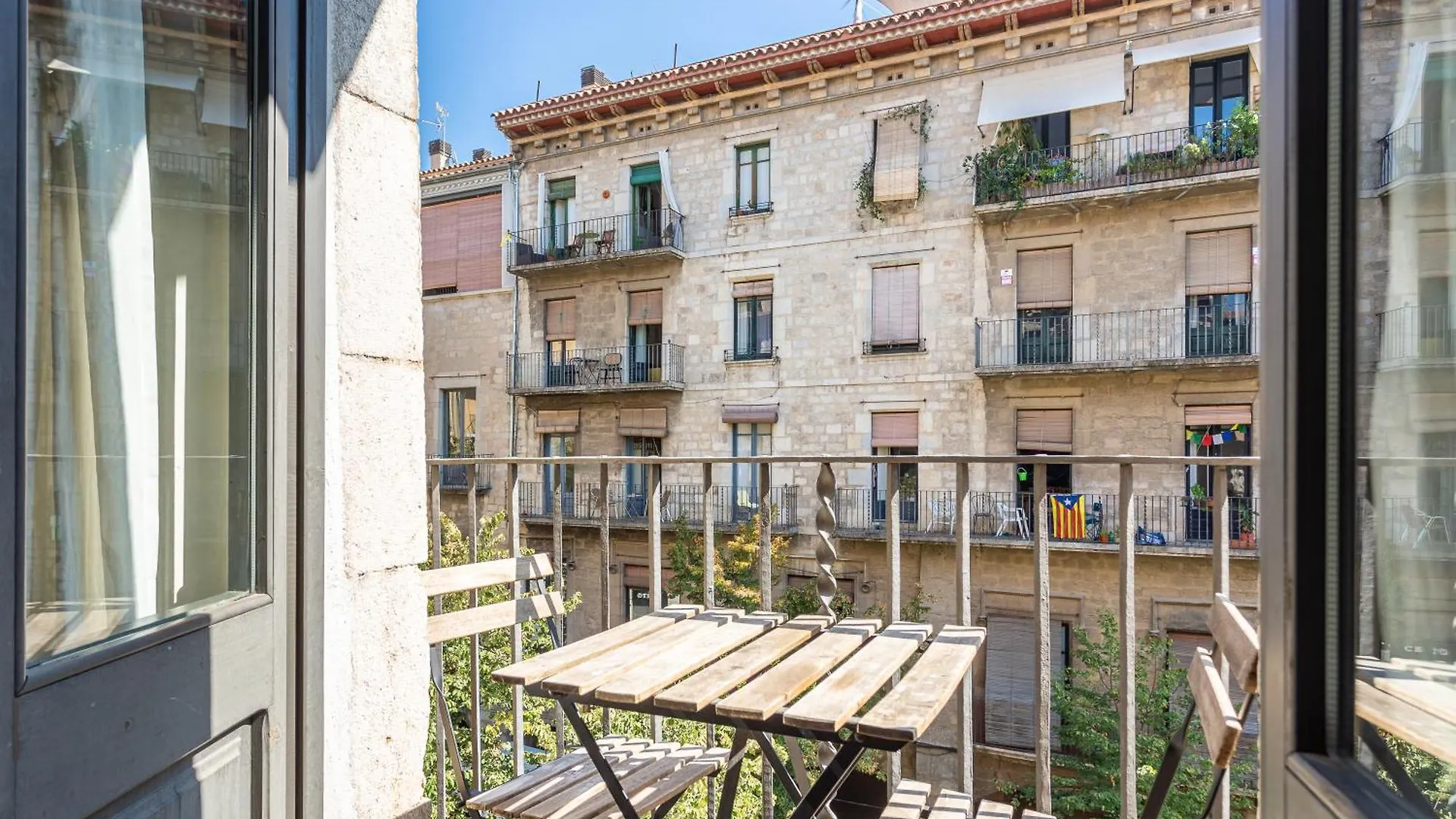 Apt 5 Limon location